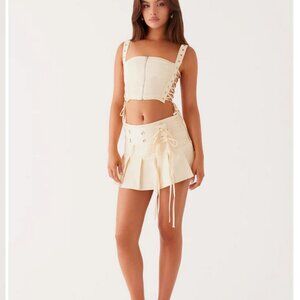 Brand New Low Rise Pleated Skirt Cream